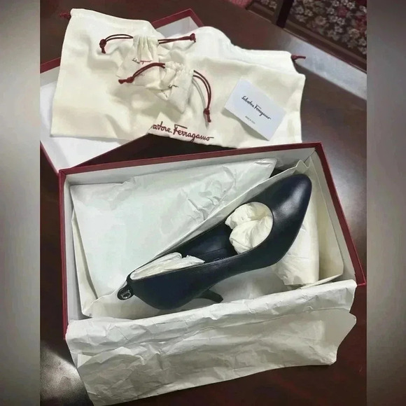 Salvatore Ferragamo Navy Blue Judy Leather Heel size 7 - Picture 6 of 6